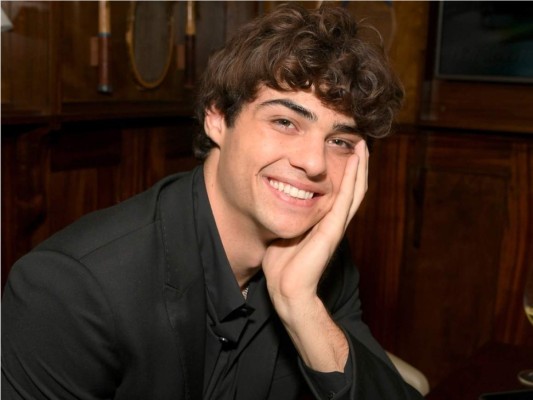 Noah Centineo: este joven actor ha cautivado gracias a su belleza y carisma. Desde que salió la película ''To All the Boys I've Loved Before'' se convirtió en el actor más amado por las adolescentes. También hizo un increíble papel en la película ''Sierra Burgess Is A Loser''.