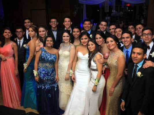 Senior gala de la Escuela Episcopal El Buen Pastor