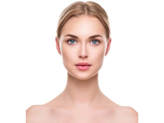 Vitamina A: Es esencial para prevenir el envejecimiento prematuro de la piel, asimismo ayuda al bronceado y protege de la radiación ultravioleta. Dicha vitamina también minimiza la inflamación del acné y combate los granos y puntos negros.