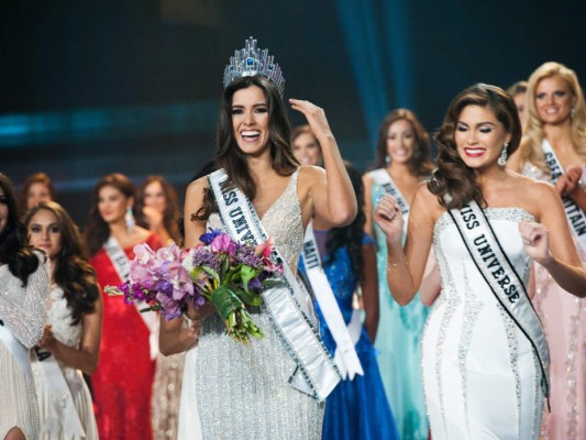 Tal como ocurrió con Miss Universo 2014, el concurso se realiza un año posterior, pero el título corresponderá a 2016. Para evitar confusiones, el certamen es llamado oficialmente en inglés como 65th Miss Universe (sexagésimo quinto Miss Universo)