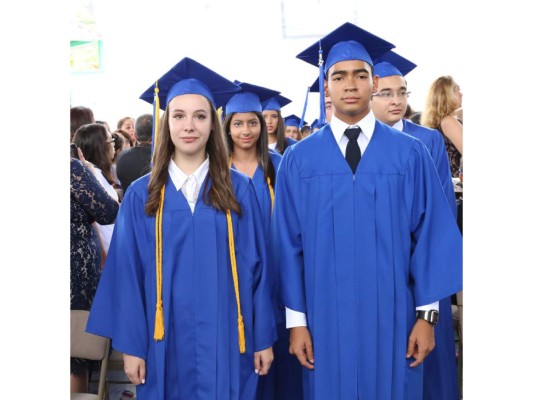 Entrega de títulos de la Macris School, generacion 2017