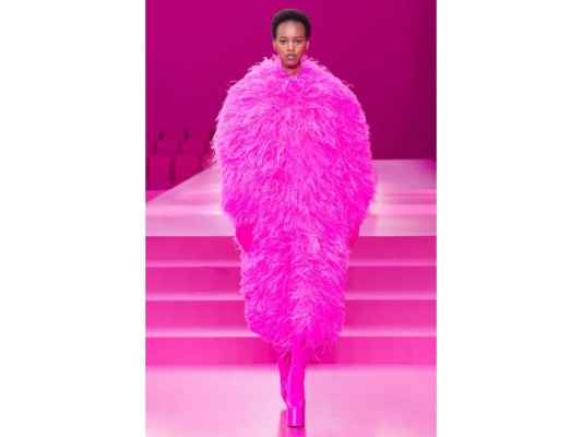 Valentino y su mundo color rosa: colección Otoño/Invierno 2022