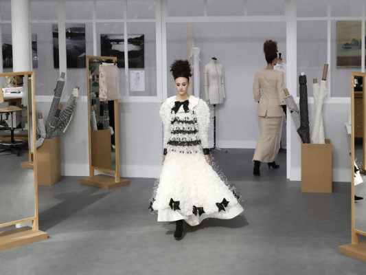 Chanel reinvidica la tradición artesanal
