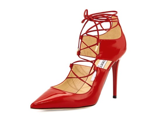 De cuero brillante con una delicada correa que atrapa el pie de Jimmy Choo