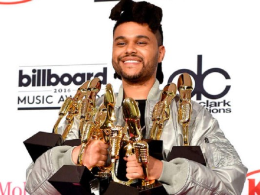 The Weeknd ha sido galardonado en múltiples ocasiones gracias a sus publicaciones musicales, incluyendo Pitchfork5, MTV6, BET7, Rolling Stone8, XXL9 y The Source.