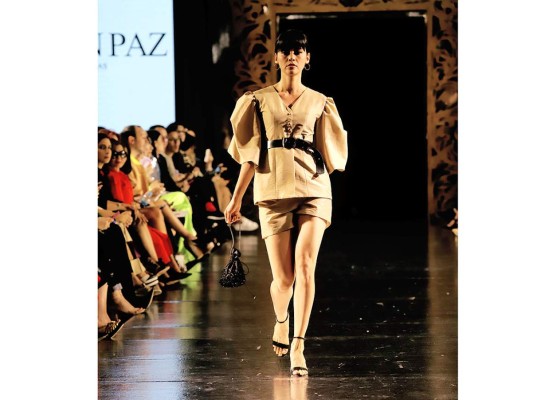 Lawin Paz Hechiza la pasarela de Estilo Moda 2019