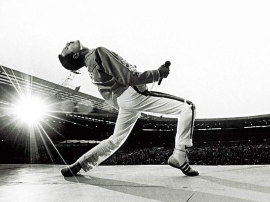 1) Su nombre original era Farrokh Bulsara, el cual cambió oficialmente a Freddie Mercury en 1970