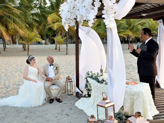 La boda de Xenia Navas y Roberto Palma