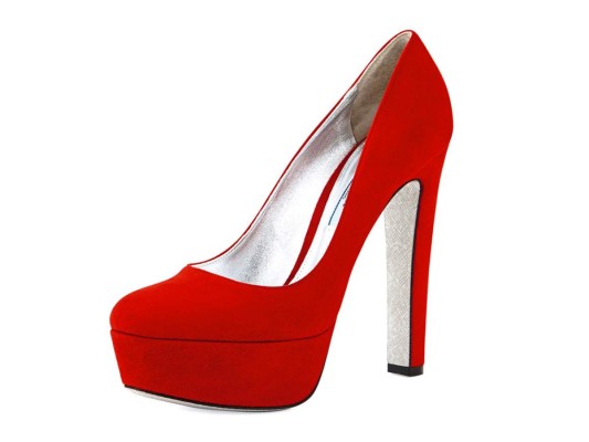 Elegante zapatos de gamuza y revestimiento metálico de Prada