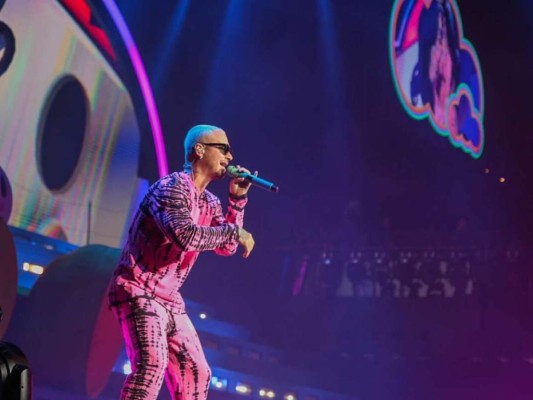 El potente mensaje de J Balvin sobre la depresión en concierto  