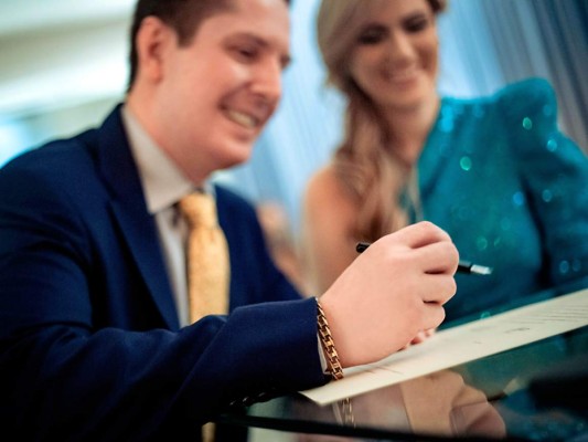 ¡Así fue la boda civil de Joshua Lampman y Elena Bueso!
