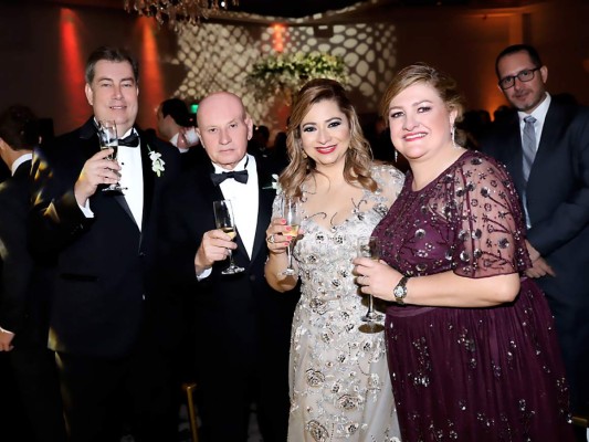 Los padres de los novios, Roberto Avilés, Remo Memoli, Margarita Muñoz y Marisela Avilés
