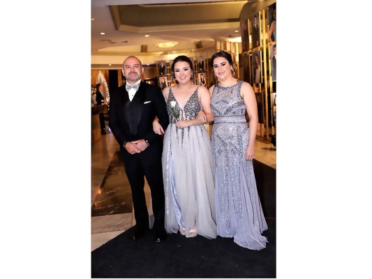 César Durón, Sofia Durón y Martha González