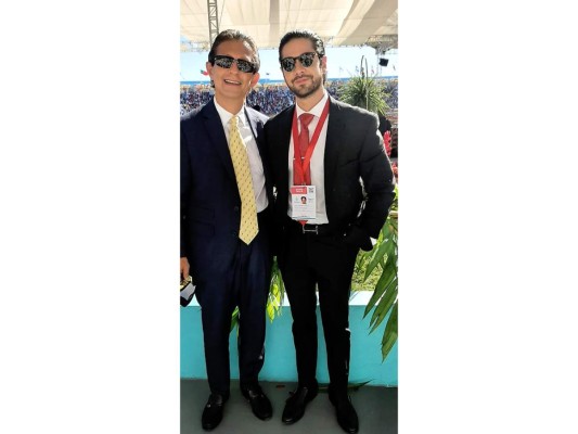 Enrique Ortez con su hijo Enrique.