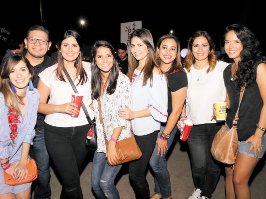 Natalia Cañas, Darwin Álvarez, Ana Cadillo, Melisssa Díaz, Fabiola Cañas, Lidia Pérez, Melissa Cadillo y Sandra Hernández