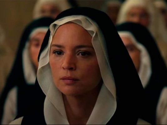 Benedetta: Países Bajos. Una joven monja comienza a tener visiones de Jesús y es altamente venerada por muchos. Cuando una nueva monja llega a la institución es puesta a prueba, pero despertará un deseo pasional entre ambas.