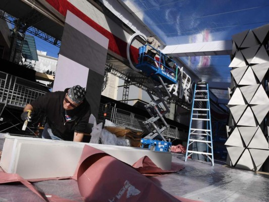 La preparación de la alfombra roja toma forma para para la puesta en escena en el Teatro Dolby para los 91 Premios de la Academia del 24 de febrero.