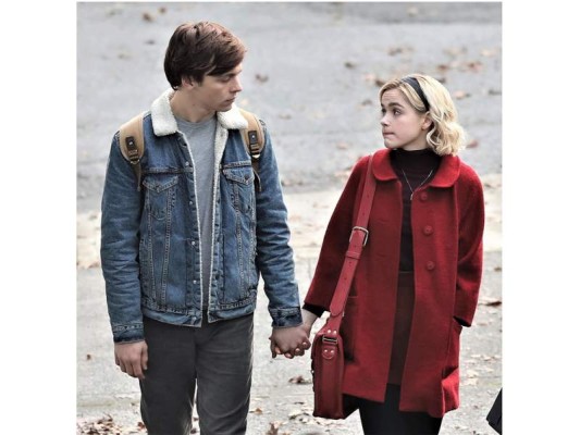 Vancouver, CANADA - *EXCLUSIVE* - First look on the set of 'Sabrina the Teenage Witch' played by Kiernan Shipka from 'Mad Men' and her on-screen love interest played by Ross Lynch. The two strolled hand-in-hand on the set in Vancouver.Pictured: Kiernan Shipka, Ross LynchBACKGRID USA 4 APRIL 2018 BYLINE MUST READ: JKING / BACKGRIDUSA: +1 310 798 9111 / usasales@backgrid.comUK: +44 208 344 2007 / uksales@backgrid.com*UK Clients - Pictures Containing ChildrenPlease Pixelate Face Prior To Publication*