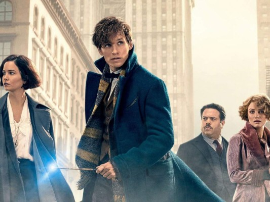 9.- Escrita por J. K. Rowling y dirigida por David Yates, Fantastic Beasts and Where to Find Them, el spin off de la historia de Harry Potter, obtuvo ganancias de 703 millones 31,445 dólares.