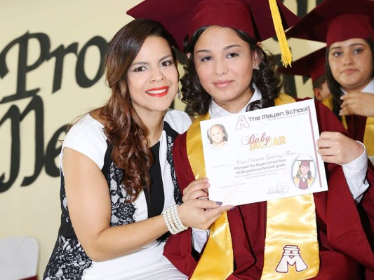 Entrega de títulos Mayan School II parte