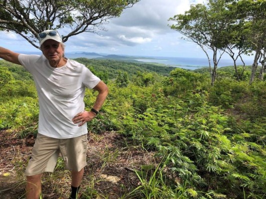 Nuevamente Michael Douglas nos visita, y esta vez se hospeda en Roatán. El Ama Honduras como nosotros a él.