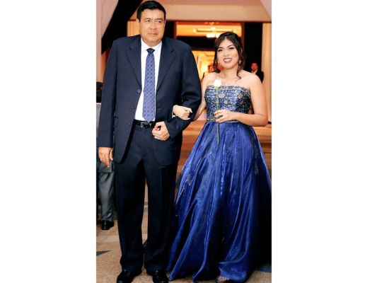 Prom: Seniors 2019 de la Discovery School fueron homenajeados con elegante velada