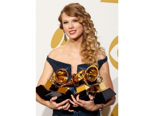 Una Taylor de 20 años ganó el Grammy por Mejor Álbum por Fearless en 2010, el disco más vendido en USA en 2009. Y su carrera sólo iniciaba.