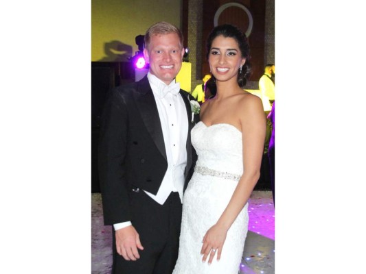 Los recién casados Jon Michael Tye e Ivanna Molina Alvares.