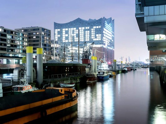 Elbphilharmonie, Alemania<br/>La torre de vidrio más conocida como Elbphi, sala de conciertos, construida sobre un almacen de ladrillos