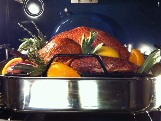 #4 Calcular que el pavo esté listo (salido del horno) una hora antes de servir la cena para que conserve los jugos naturales y frescos.