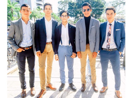 Los seniors de la Episcopal El Buen Pastor School celebran desayuno