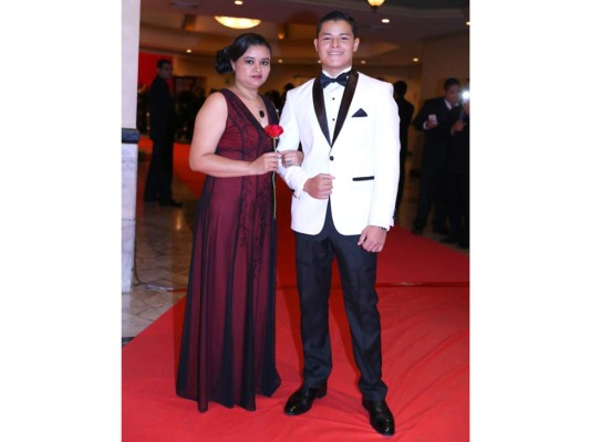 Mayan School celebra su prom al estilo los Oscar