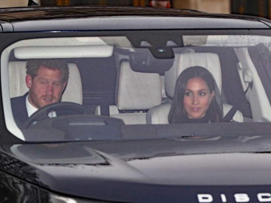 El príncipe Harry y Meghan Markle asistieron al almuerzo navideño real