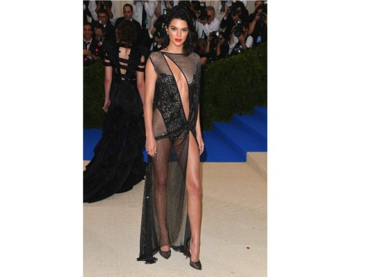 El vestido de 85,000 cristales de Kendall Jenner