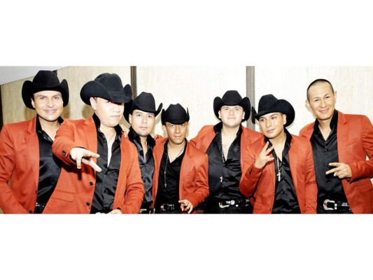 K-Paz de la Sierra ha sido uno de los grupos que ha animado las fiestas de <br/>los chapines “quienes no dudan en pagar entre 100 mil y 200 mil dólares para poner el toque musical en bodas y cumpleaños al estilo de sus compadres mexicanos”, asegura el diario Prensa Libre<br/>