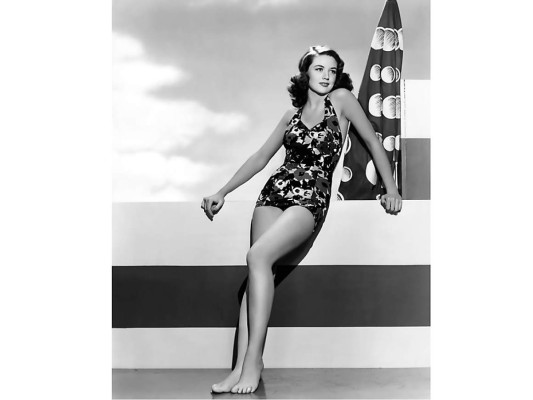 4- Dorothy Malone: Actriz de Hollywood Estadounidense, falleció el 19 de Enero a la edad de los 93 años de edad por causas naturales.