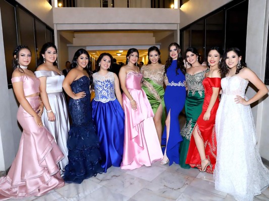 Mónica Mejía, Carmen Nazzar, Karen Pineda, Ana Lucia Cárdenas, Andrea Carías,Andrea Vásquez , Nidia Canales, Beatriz Varela, Gabriela López y Adriana Pacheco