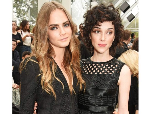 Cara Delevingne, se declara completamente enamorada de su novia Annie Clark