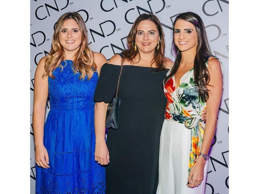 Carol Zummar con sus hijas Dianay Carol.