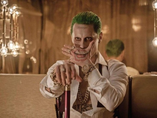 Otra vez, no es fácil poder superar a Heath y Jared Leto no pudo tener la aprobación del público cuando hizo del villano en el Escuadrón Suicida. Lo consideraron exagerado y muy perturbador.