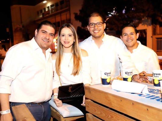 Jorge Aguirre, María José Alvareng, José Raúl Duron, y Ricardo Arias