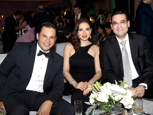 La recepción de la boda de Alejandra Amaya y Gabriel Castillo