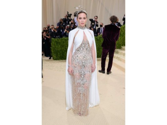 Emily Blunt apuesta por un look de Miu Miu