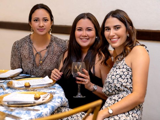 La despedida de soltera de Angie Andonie