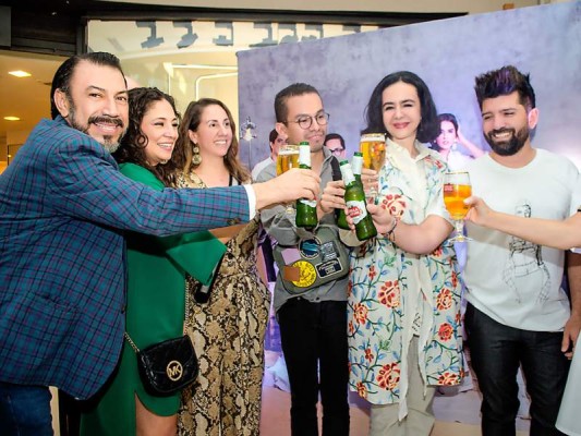 Yoyo Barrientos, Evelyn Madrid, Gabby Zelaya, Tirso Rubio, Luz Ernestina Mejía y Jerry Cárcamo.