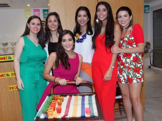 Giordana Kafati, Gaby Funes, Andrea Handal, Andrea Larach, Elena Berkling y Angela Fajardo.