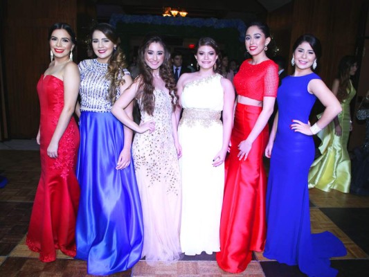 Carola Padgett, Larissa Fajardo, Valeria Reynaud, Alejandra Estrada, Emy Orellana y Stephany Calderón.