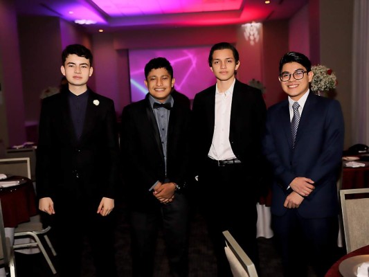 Eduardo Chichilla, Dennis Gómez, Daniel Canizales y Juan Banegas