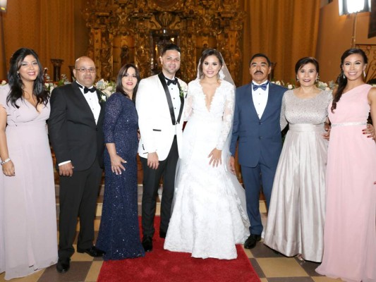 Jorge Cordero, Pascuala Núñez (padres del novio), Jorge Cordero, Ana Alvarado junto a Jose Alvarado y Aura Motiño y María José Alvarado (padres y hermana de la novia)