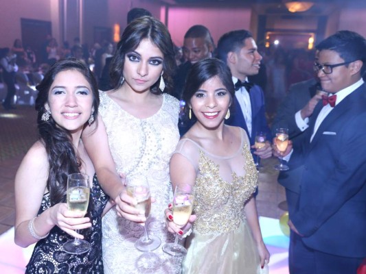 Mayan School celebra su prom al estilo los Oscar